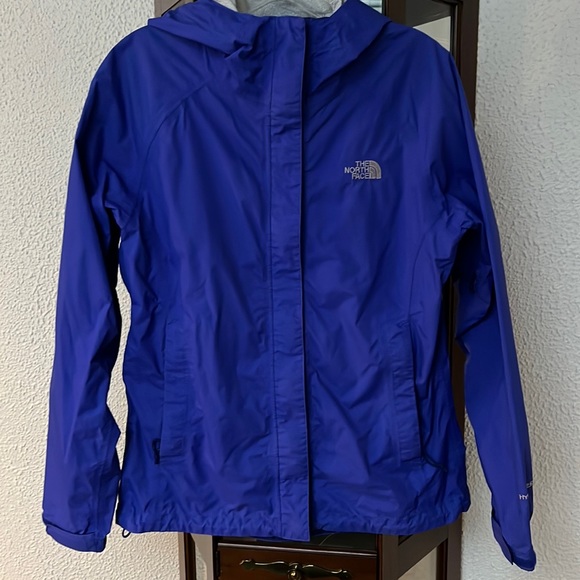 The North Face Hyvent 2.5L rain jacket. Excellent condition. Size S - Picture 3 of 10